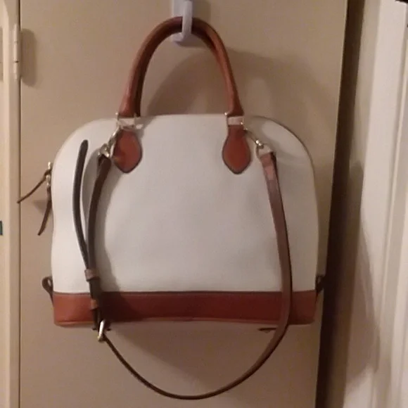 🎁 SOLD NEW Dooney & Burke White w SaddleTan Bag/Crossbody - Picture 2 of 12